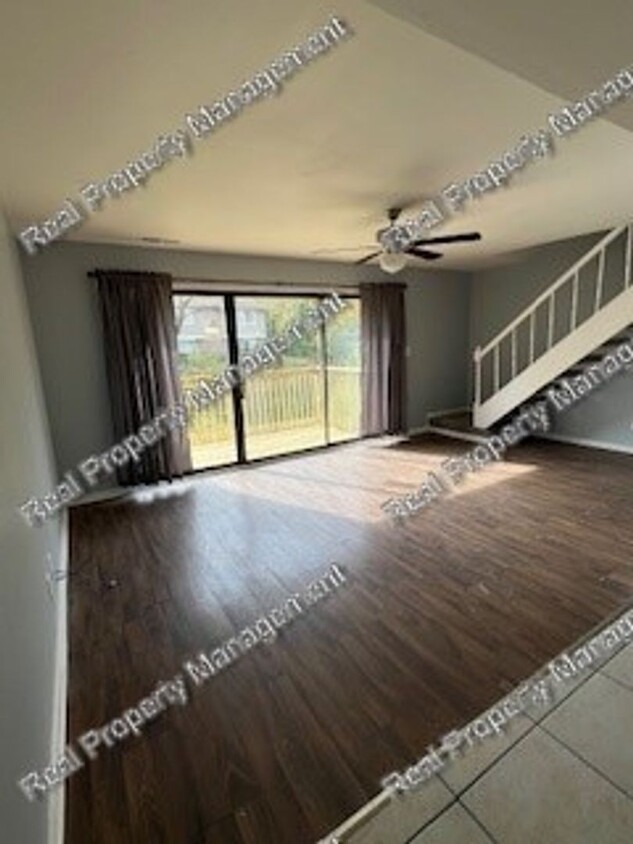 Foto principal - Updated 3 Bedroom Townhome