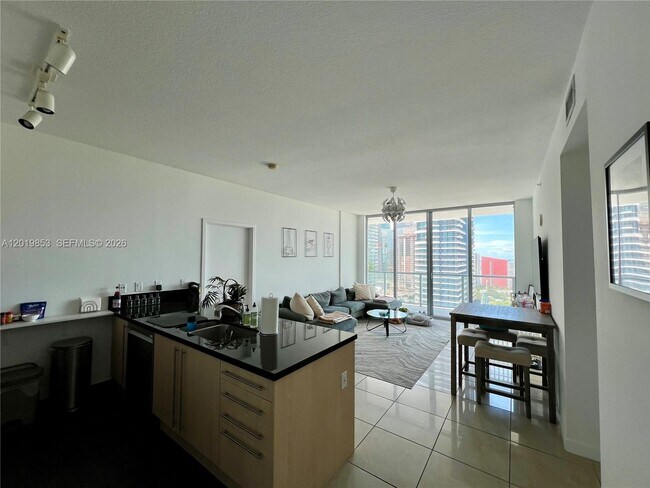 Foto del edificio - 79 SW 12th St