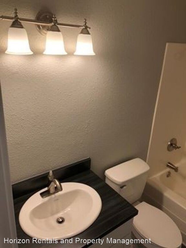 Foto del edificio - 3104-3110 NE Tide Ave