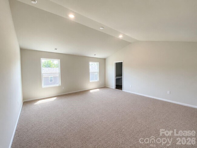 Foto del edificio - 5044 Wolfridge Ave