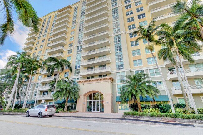 Building Photo - 700 E Boynton Beach Blvd