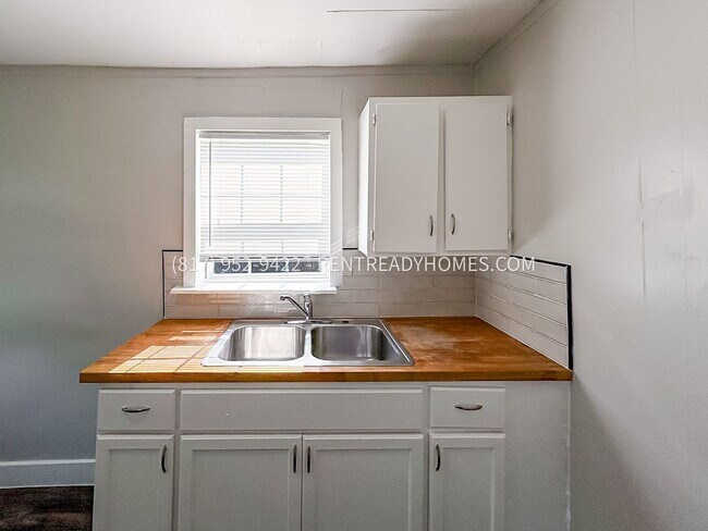 Foto del edificio - 404 E Buffalo St