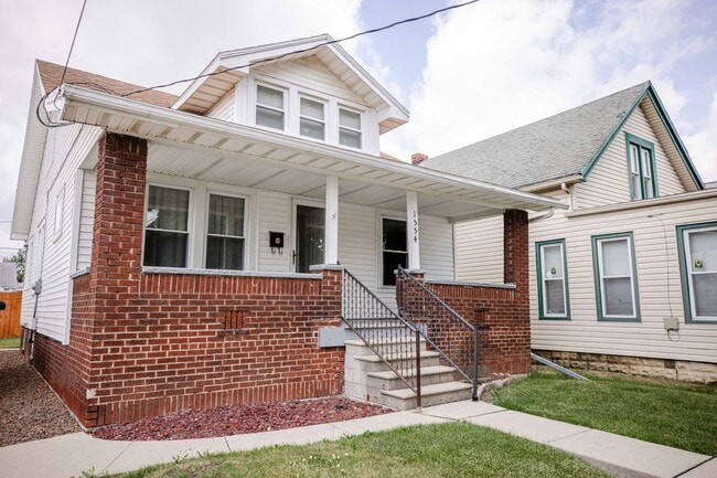 Building Photo - 1554 Oak St