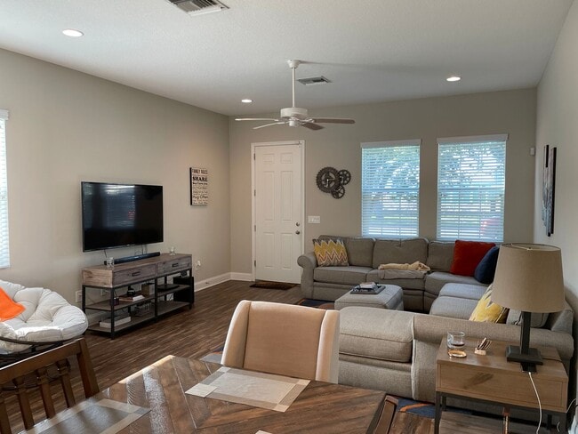 Photo - Rare 2/2.5/1 Near downtown ST. PETE House