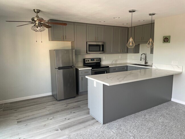 Foto del edificio - 7555 Linda Vista Rd