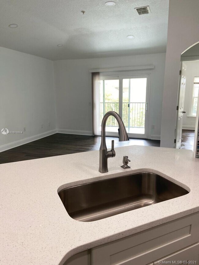 Foto del edificio - 6584 Swissco Dr