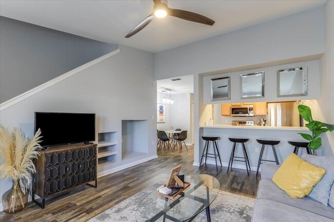 Building Photo - 2738 W Tharpe St