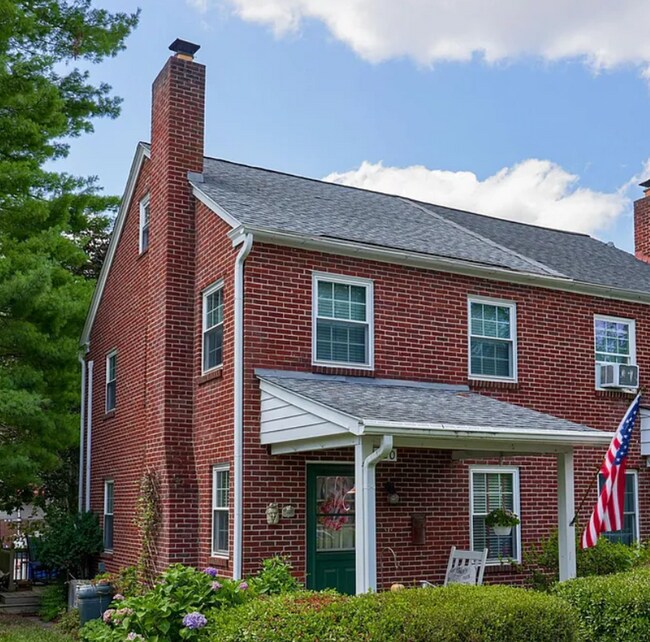 Foto del edificio - 320 Atkins Ave