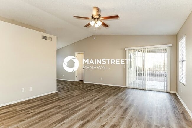 Building Photo - 3 Bedroom Pet-Friendly Home in Phoenix, AZ with Main Street Renewal