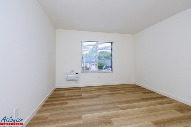 Building Photo - 555 S 10th St