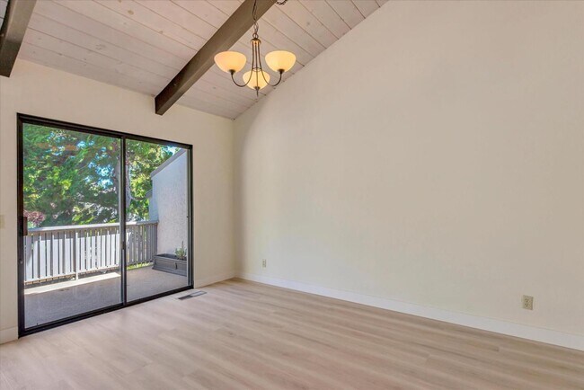 Building Photo - 140 Sand Hill Cir