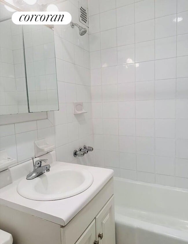 Building Photo - 117 W 58th St