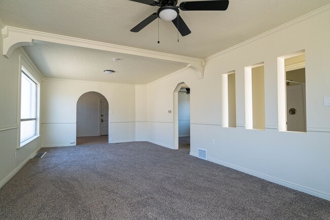 Building Photo - Spacious & Updated 5 Bed Home in Prime Ogden Location