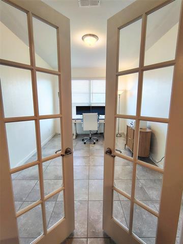Building Photo - 423 Regatta Ln