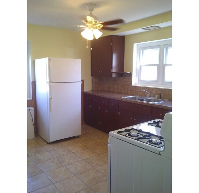 kitchen - 1845 Grove Ave