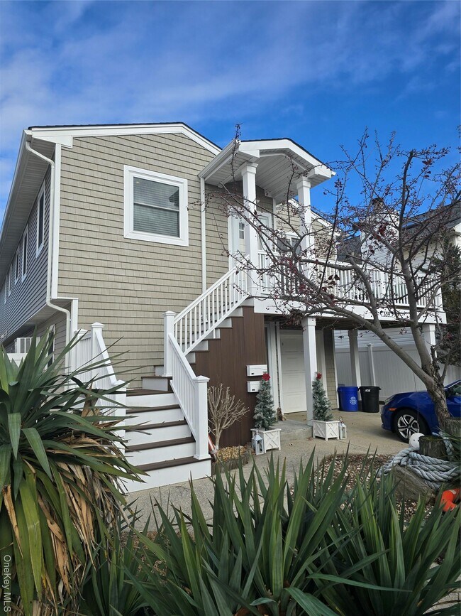 Foto del edificio - 359 E Pine St