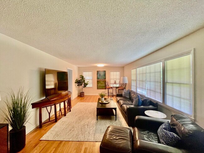 Foto del edificio - 2438 Apricot Ln