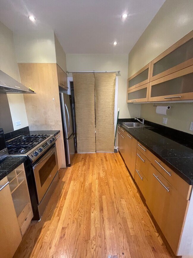 Building Photo - 1 Bed 1 Bath In Buena Park - Near Lake Mic...