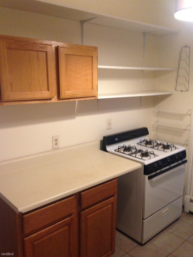 Foto del edificio - 1 br, 1 bath  - 170 Park St Apts 1, 2 & 3