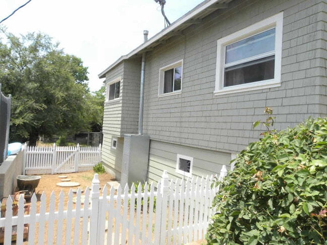 Foto del edificio - 324 Vista Pl