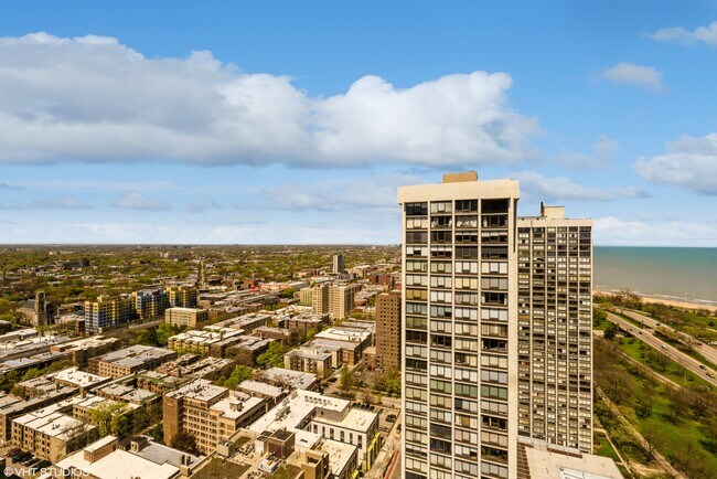 Building Photo - 5415 N Sheridan Rd