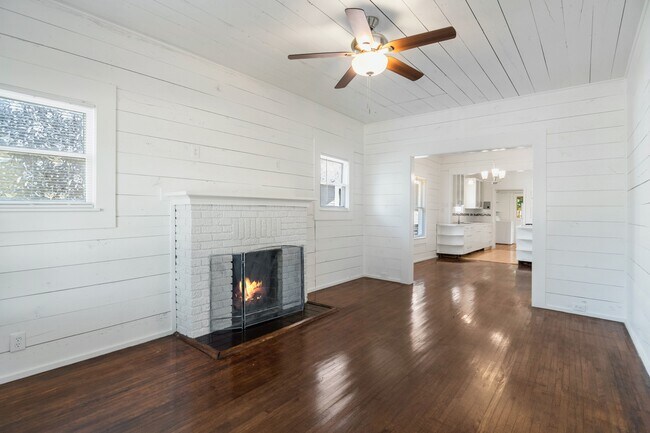 Foto del edificio - 1807 W Summit Ave.