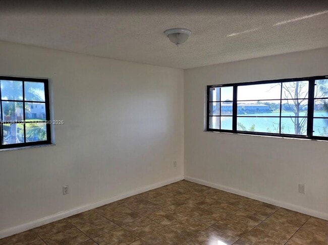 Foto del edificio - 468 NE 206th Ln