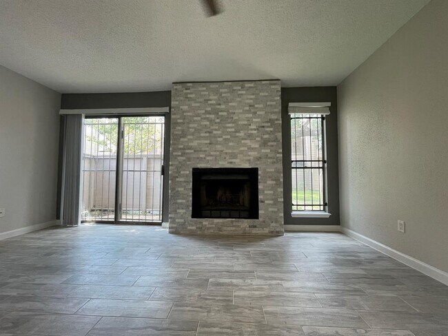 Foto del edificio - 6701 Sands Point Dr
