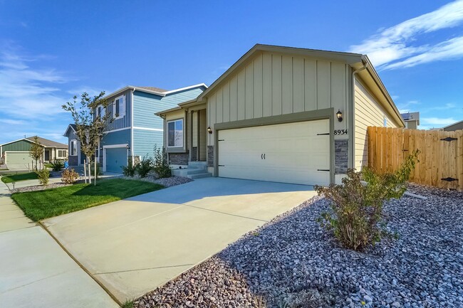 Foto del edificio - 3 Bedroom single family home in Commerce City