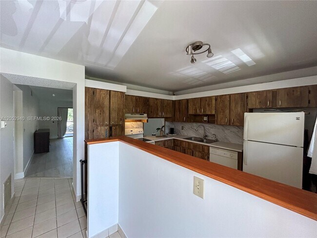 Foto del edificio - 200 Gate Rd