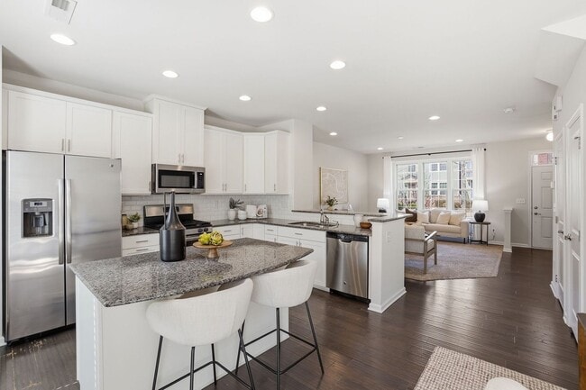 Building Photo - 3 Bed/2.5 Bath Townhouse for RENT!