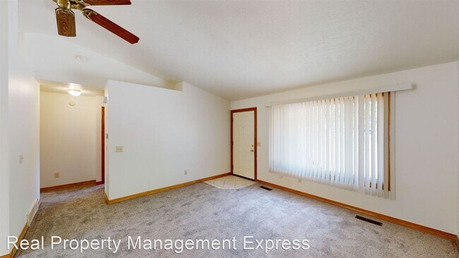 Building Photo - 3 br, 1 bath House - 500 N St Paul Ave