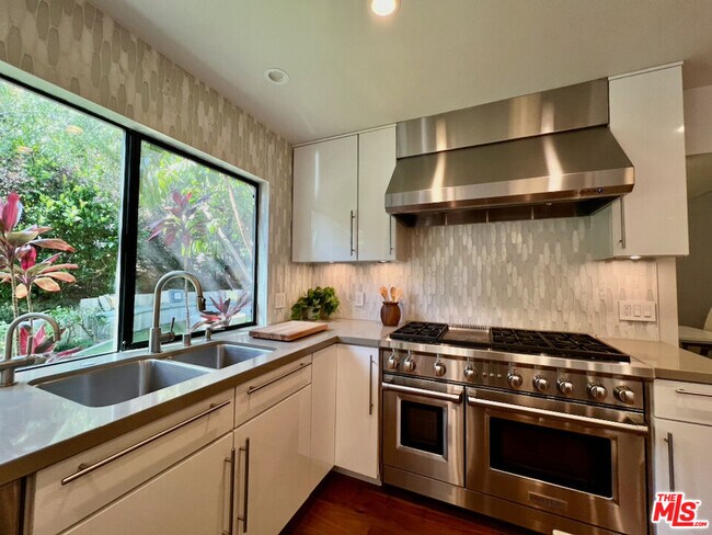 Building Photo - 6435 Innsdale Dr