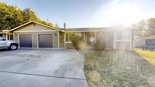 Building Photo - Beautiful 3 Bedroom 2 Bath Duplex for Rent...