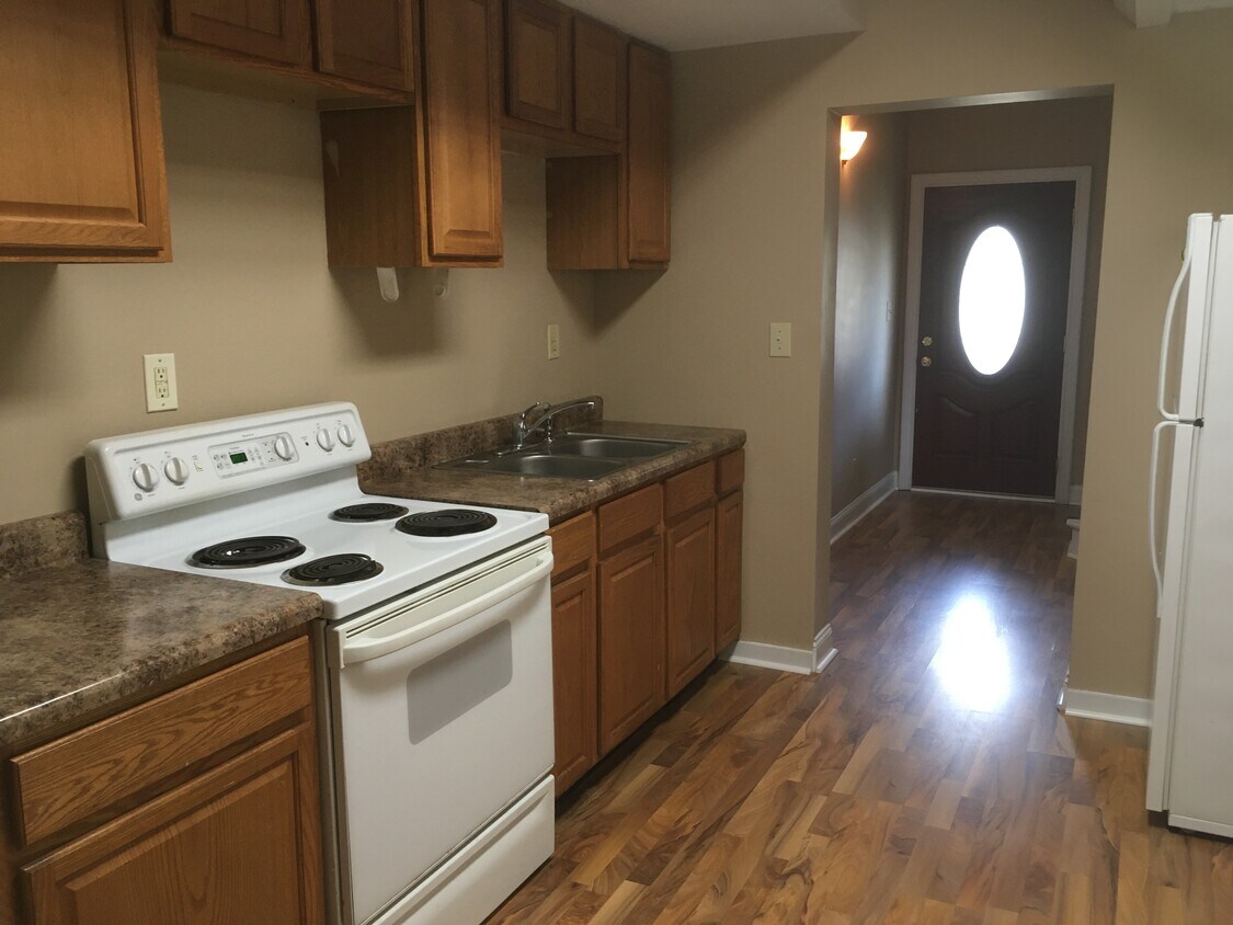 Kitchen - 657 Marion Ct