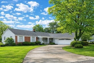 Building Photo - 290 Glenview Rd