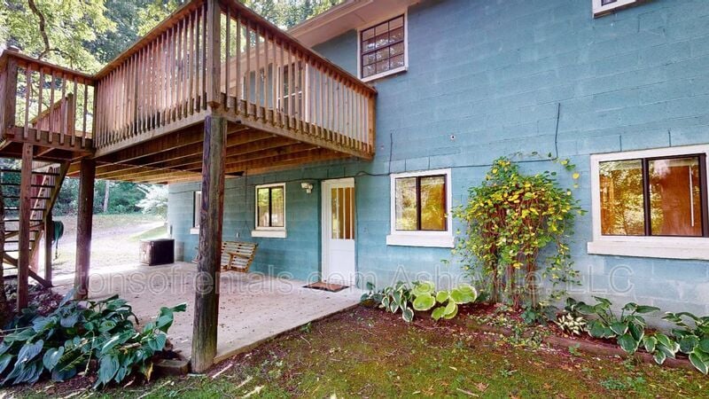 Primary Photo - 422 Old Buckeye Cove Rd