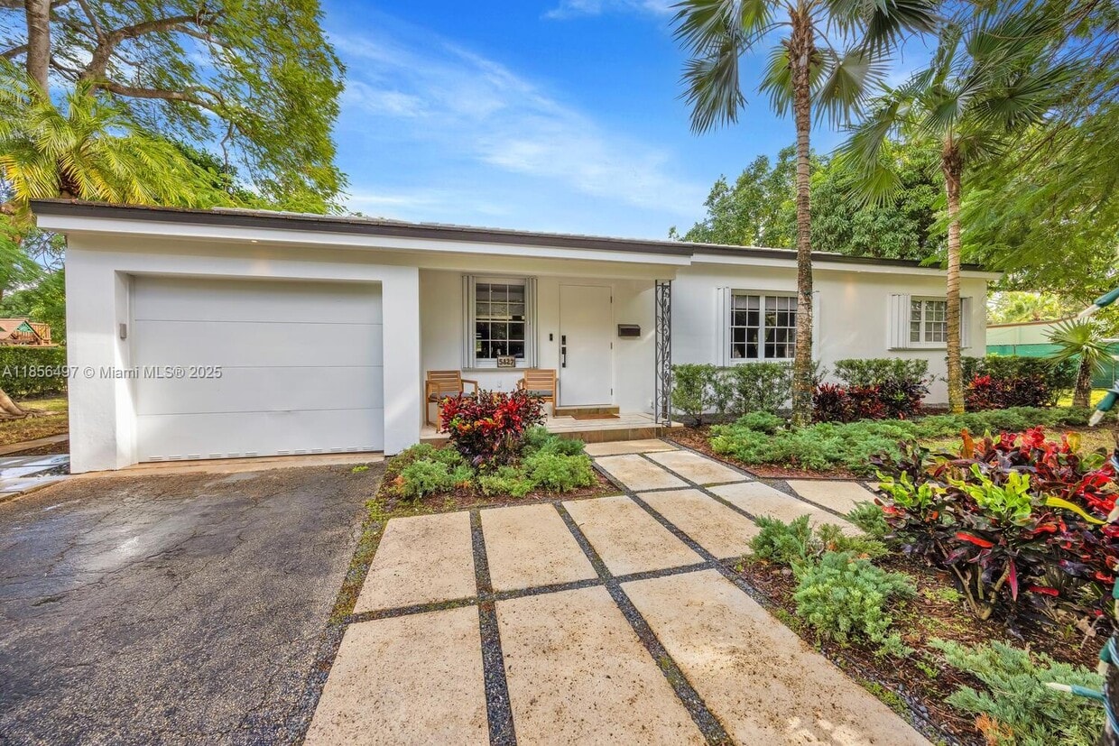 Primary Photo - 5827 SW 69th Ct