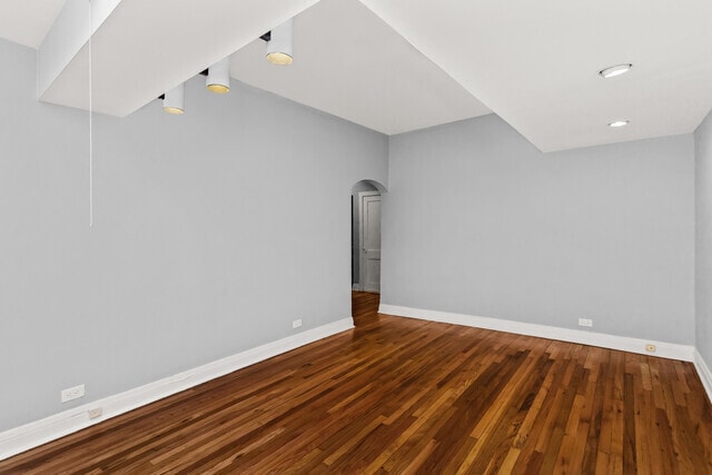 Building Photo - 3648 N Pine Grove Ave