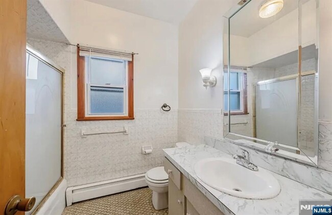 Building Photo - 275 Palisade Ave