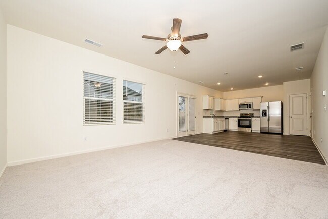 Foto del edificio - 7661 Saffron Ave