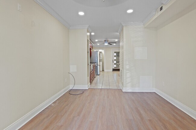 Building Photo - 2740 S Troy St