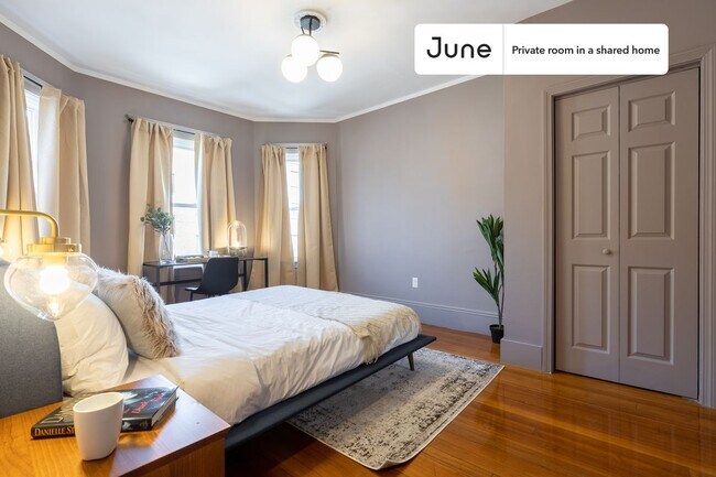 Foto del edificio - Private bedroom in 3 bed/1 bath Home