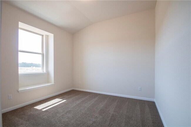 Building Photo - 1609 Desmond St