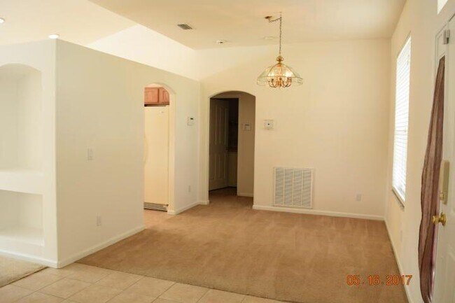 Building Photo - 1701 SW Victor Ln