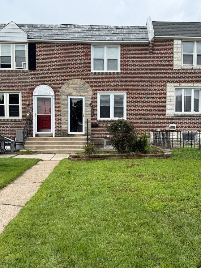 Building Photo - 407 Pine St