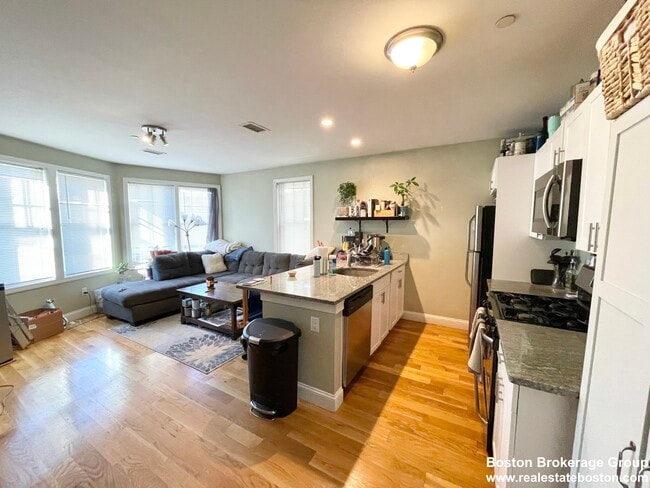 Building Photo - 10 Darling St