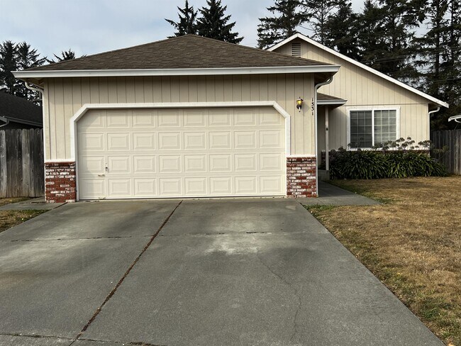 Building Photo - 1331 Fernwood Dr