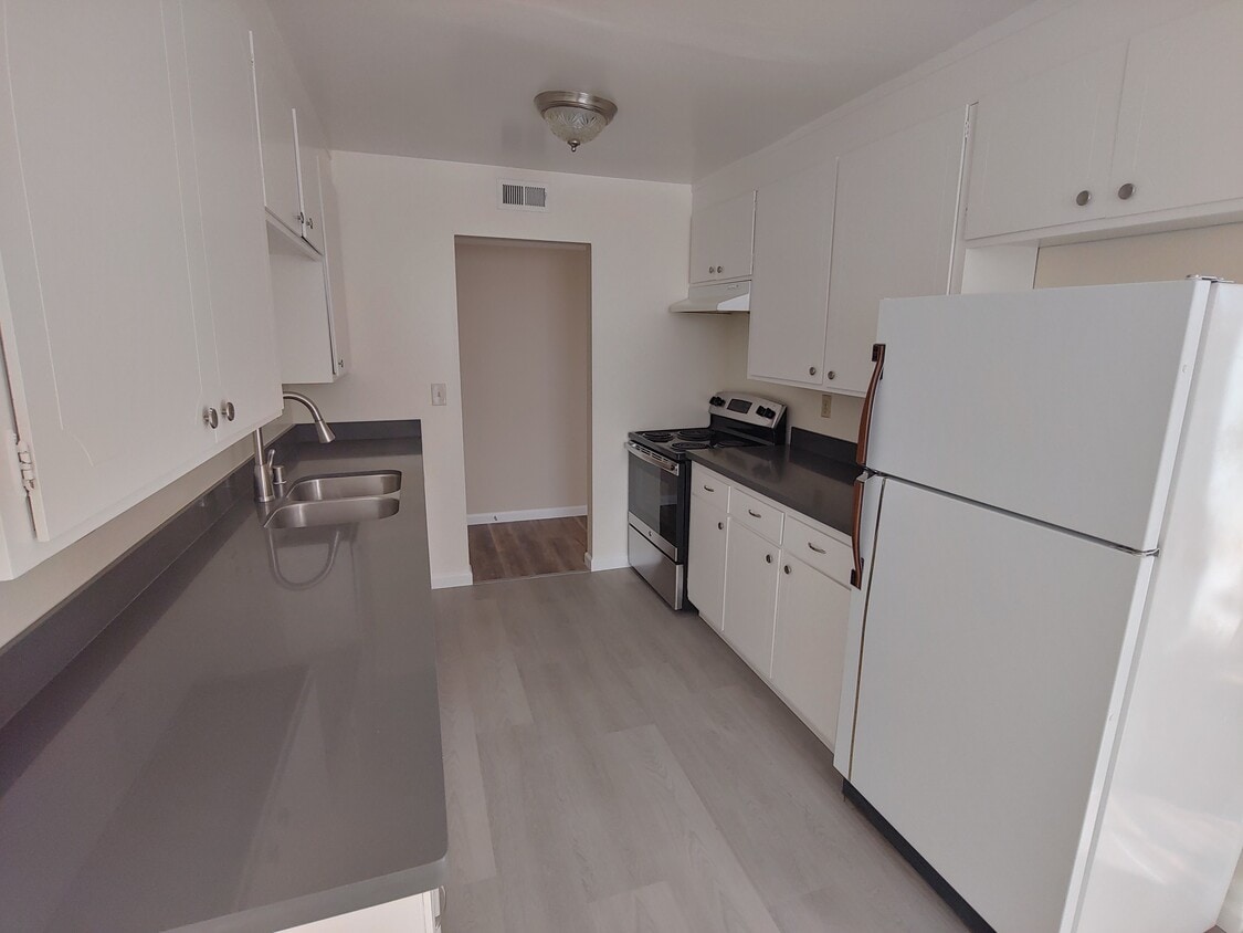 Kitchen - 982 S Wolfe Rd
