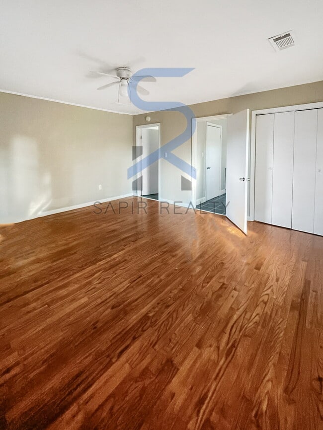 Building Photo - 1686 Valencia Rd